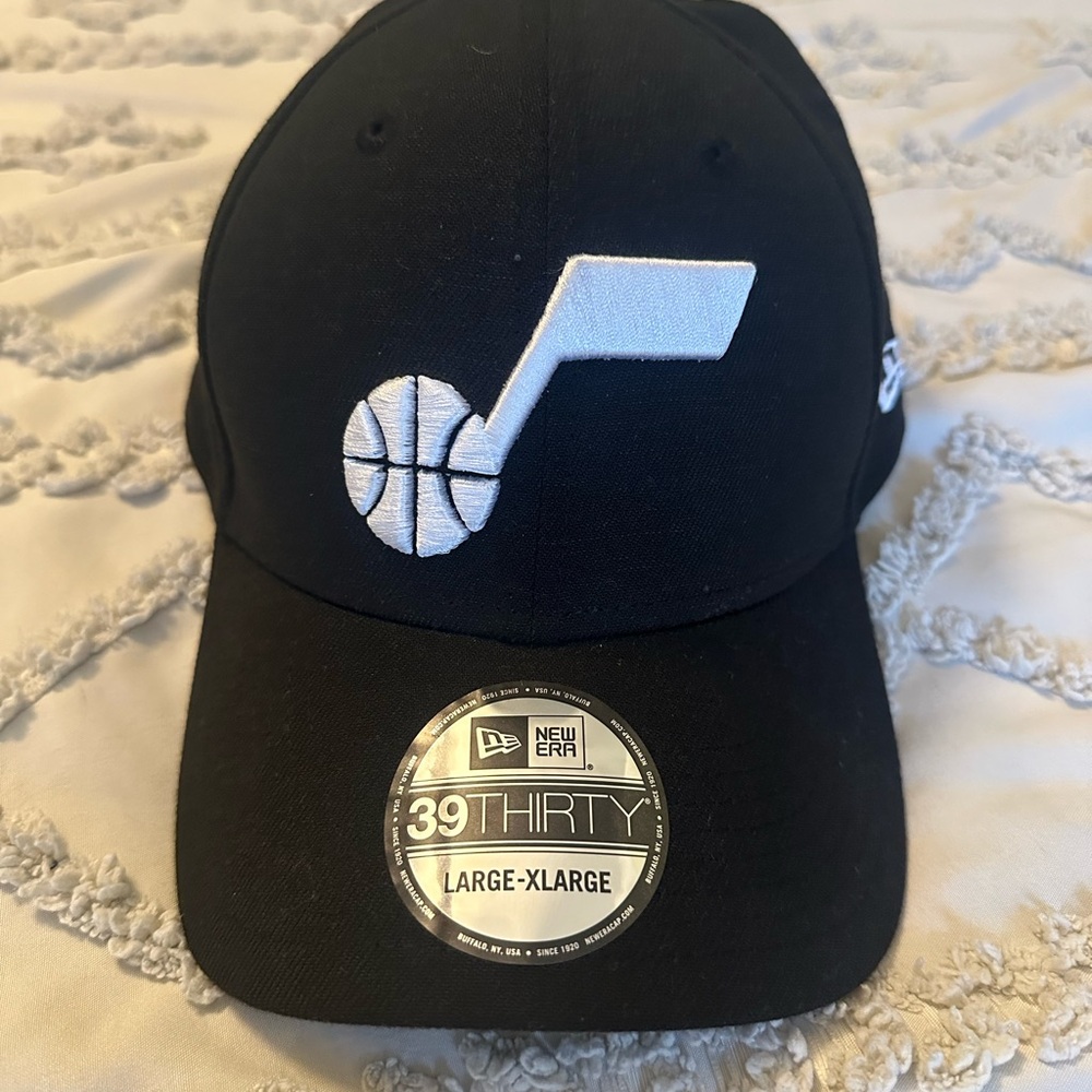 Utah Jazz Black White Logo Stretch Fit New Era 39Thirty Hat Size L/XL New